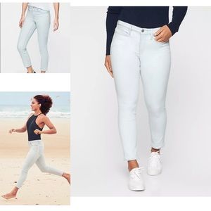 Athleta Sculptek Skinny Crop Jean Glacier Wash